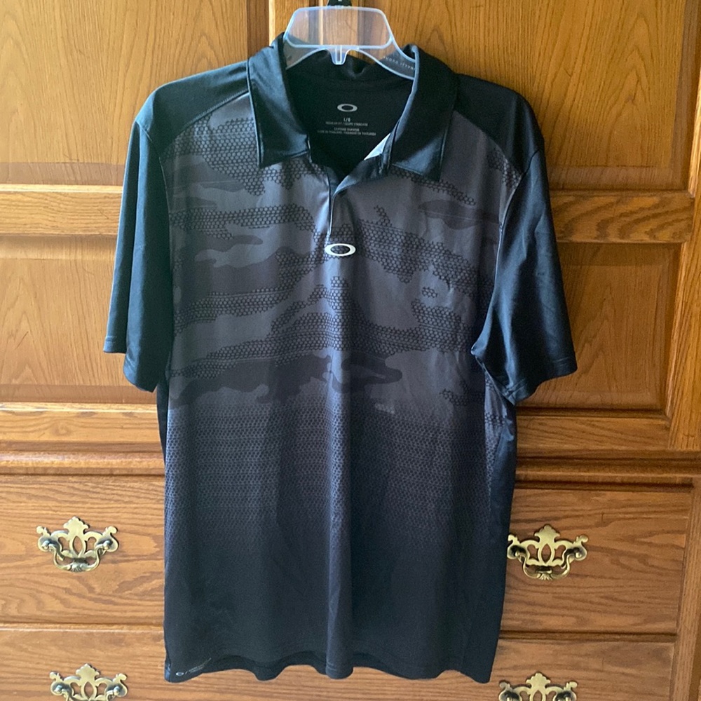 Men’s Oakley black polo, sz L